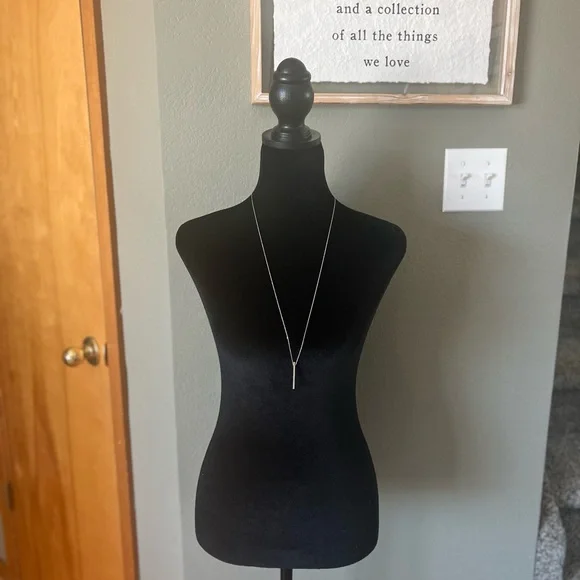 Silpada Minimalist Vertical Bar Pendant NWOT - Picture 2 of 13